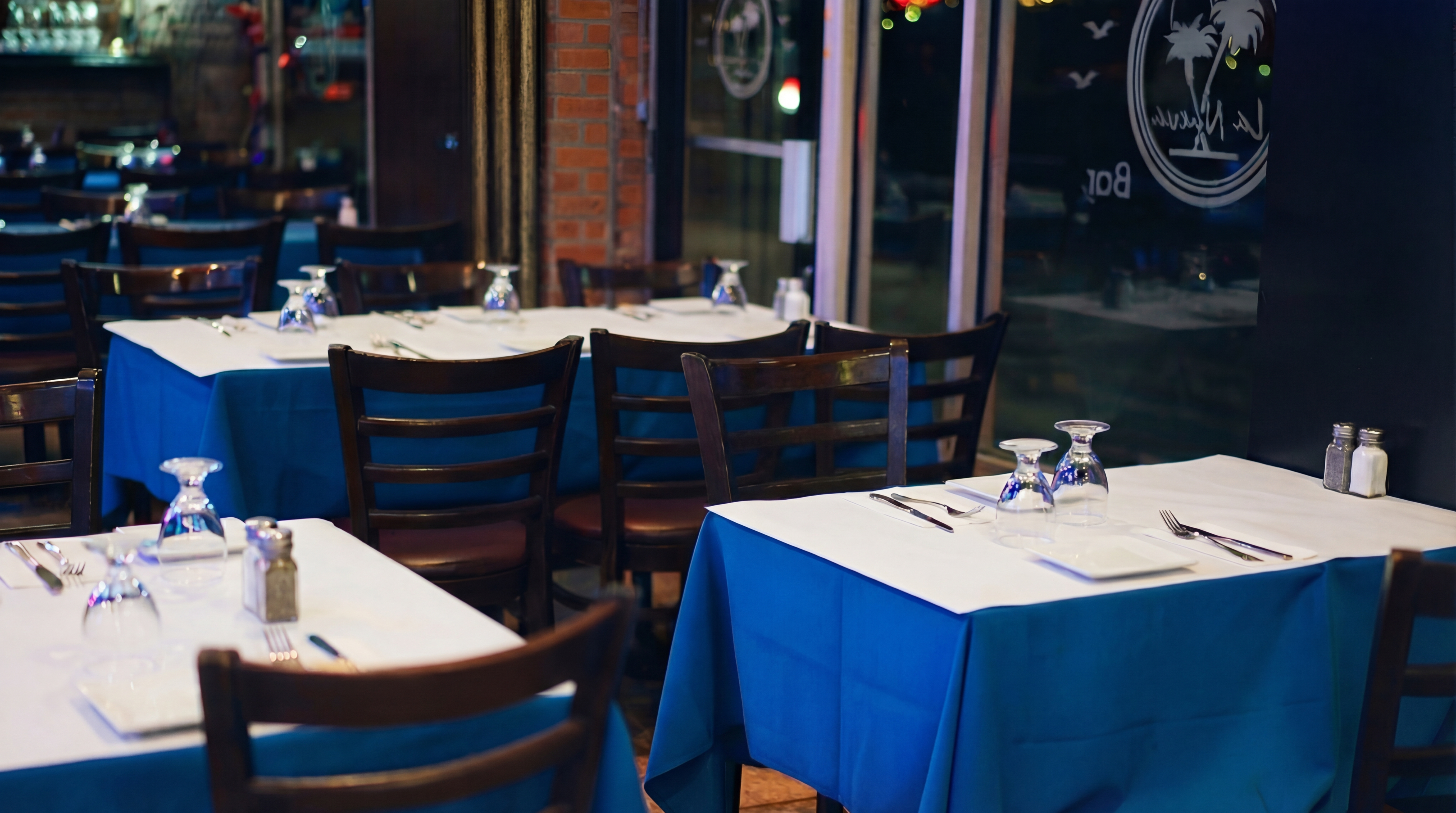 The cozy dining room of La Gran Uruguaya